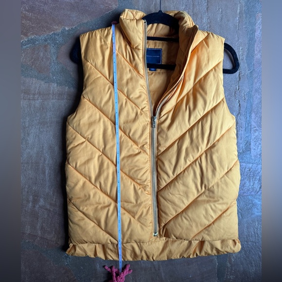 Tommy Hilfiger Chevron Down Puffer Vest - Picture 4 of 8